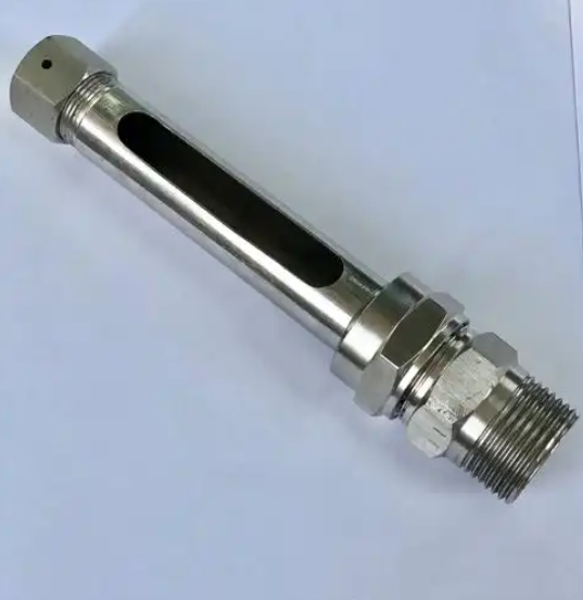 Electric heating type magnetic float level gauge, effectively preventing crystallization and freezing of low-temperature media